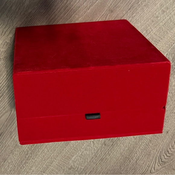 Tiziana Terenzi beautiful pillow box (pillow portion is removable) - Picture 8 of 15